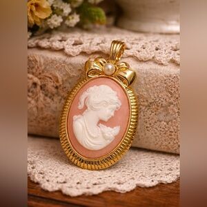 Vintage Avon Elegant Gold Cameo Victorian Style faux pearl portrait Pendant